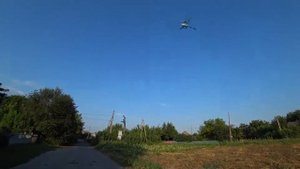 игрушечный вертолет на пульте управления