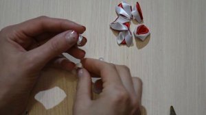 Бантики канзаши на заколку автомат из атласных лент 2,5 и 5 см.