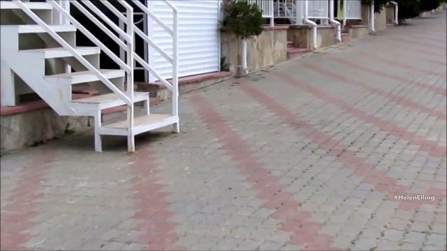 Вот такой весёлый пасмурный вечер в сентябре в Катране а берегу моря.