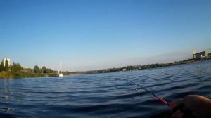 ловля окуня на микроджиг с лодки!!!