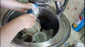 КАК МЫТЬ ПОСУДУ ПОД КРАНОМ и ПРИ ЭТОМ ЭКОНОМИТЬ ВОДУ