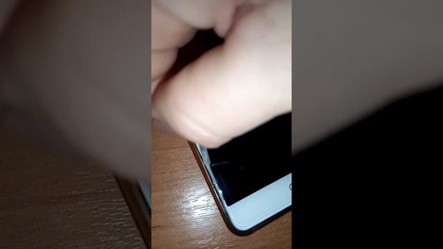 Как убрать белые полосы по краям под защитным стеклом телефона смотреть онлайн
