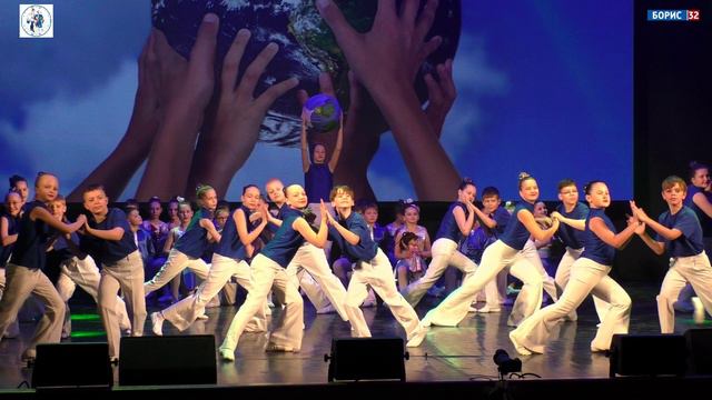 Праздничный юбилейный концерт ансамбля танца "Россияне". "Дадим шар земной детям". 06.04.2024 год. смотреть онлайн