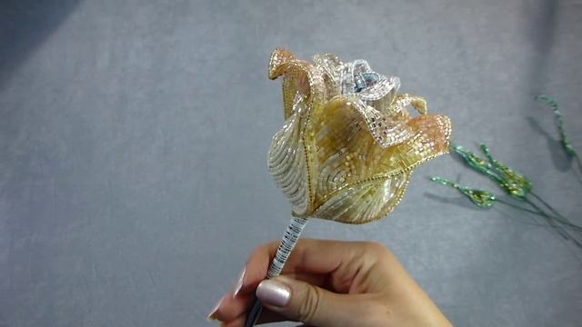 Видеоотчёт № 3 - ЧАСТЬ 2: Бокаловидная роза из бисера "Клаудия" - Листья и сборка. смотреть онлайн