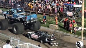Монстр-трак BIGFOOT давит в лепешку машину-ржавейку