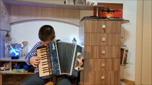 Светит месяц на аккордеоне. и абакусы. русская народная песня