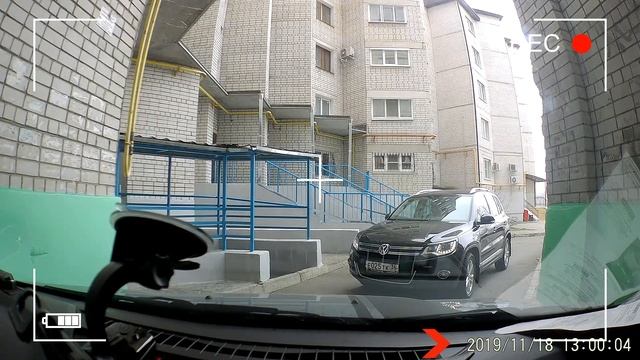 Въезд/выезд со двора. Кто кому должен был уступить. Ситуация на дороге. смотреть онлайн