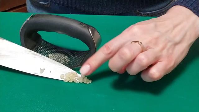 Салат с копченой курицей // Зеленая фасоль тоже может быть вкусной. смотреть онлайн