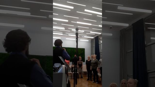 Урок вокала в ЦМД ВДНХ Разминка, прозвучивание тела смотреть онлайн