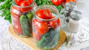 Маринованные огурцы с помидорами