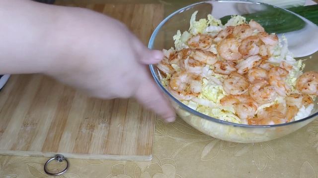 Салат и КРЕВЕТКАМИ - 5 минут и НЕВЕРОЯТНО ВКУСНЫЙ САЛАТ ГОТОВ!!! смотреть онлайн