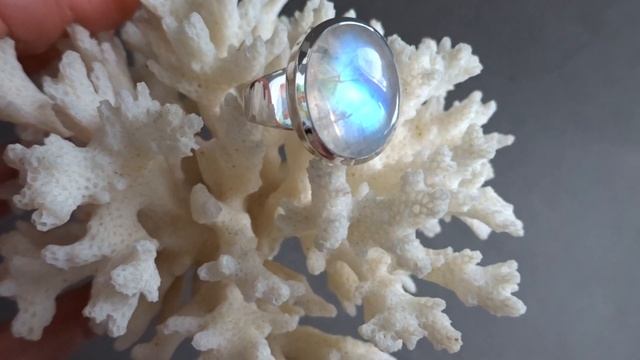 Кольцо с лунным камнем, адуляром смотреть онлайн