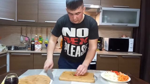 Стрелки чеснока со свининой.Arrows of garlic with pork