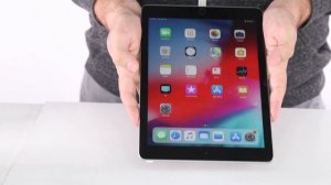 Apple 9.7" iPad 6th Generation 2018 unboxing/show me what I get