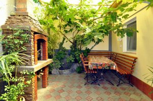 ДОМИК с ДВОРИКОМ в Алуште до 7 чел. ОТДЫХ и ЖИЛЬЕ в Крыму без посредников в 2021 году.