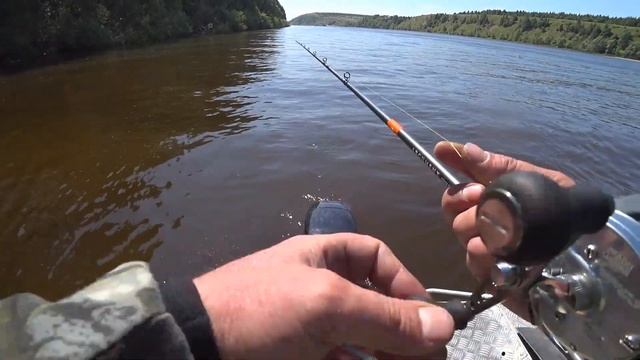 рыбалка на спиннинг , новые точки рыбалки , рыбалка на реке ВЯТКА смотреть онлайн