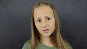 28. Прямо на роликах в Индию? Милана Сокольникова в роли Людмилы из к/ф " Королева бензоколонки".