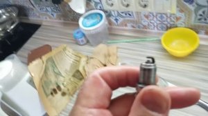 простой и дешёвый способ  очистки свечей зажигания