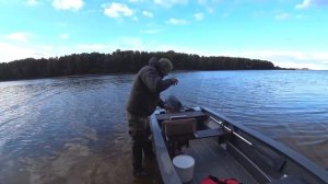 Спуск лодки с прицепа