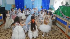 "Танец снежинок с ветерком" старшая группа муз и слова А.Евтодьева