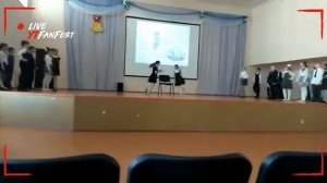 Танец на выпускной учат в школе