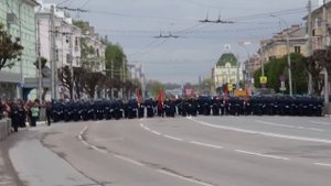Рязанцы встретили десантников, вернувшихся с Парада в Москве.