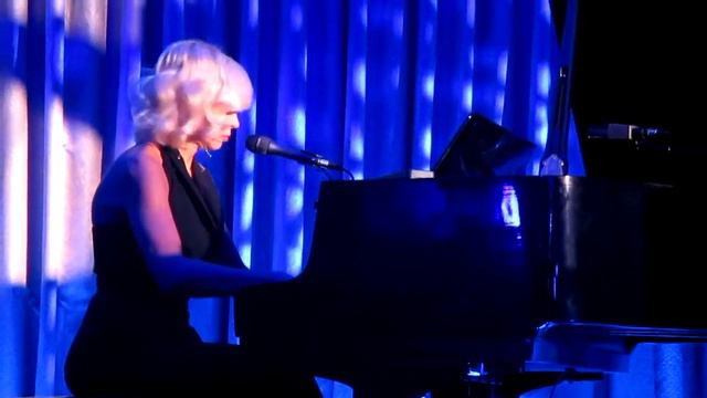 Алёна Свиридова, дипломатический зал КД - "Здесь" (11.11.2016) смотреть онлайн