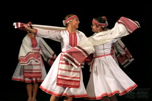 "Рукодельницы", ансамбль "Школьные годы". "Needlewomen", ensemble "School Years".