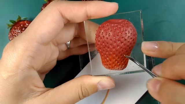 Клубника из пластики • мастер-класс • polymer clay ( DIY ) смотреть онлайн