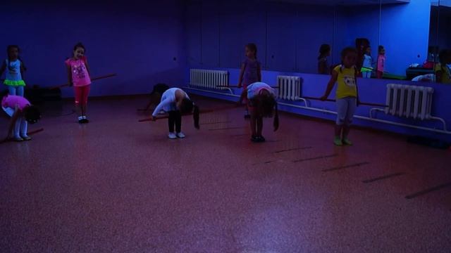 комплекс упражнений с БОДИБАРОМ/ разминка для детей/ Михеенко Елизавета смотреть онлайн