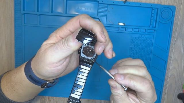 Своими руками! Замена батарейки в часах. смотреть онлайн
