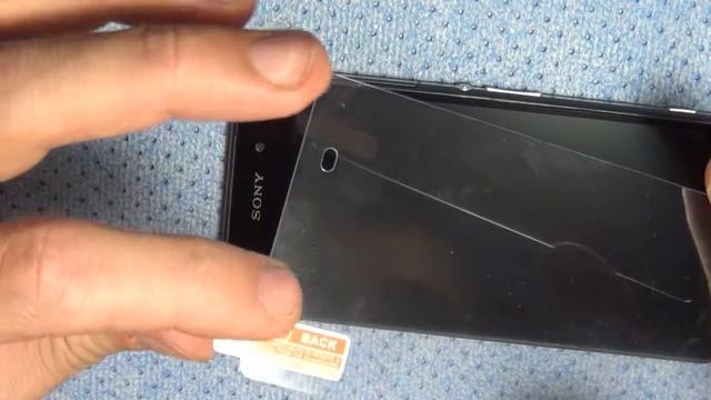 Как наклеить  без пыли защитное стекло на телефон. How to paste a protective glass on the phone..mp4