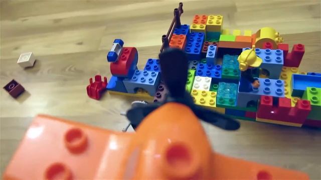 Lego Duplo 3 : Атака трансформеров на супер космический корабль из Лего Дупло смотреть онлайн