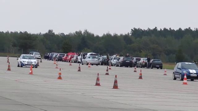 Achtelmeile Ford Escort RS Cosworth vs. Fiesta Mk6 Abzelten des Ford Club Berlin e.V. 2011 смотреть онлайн