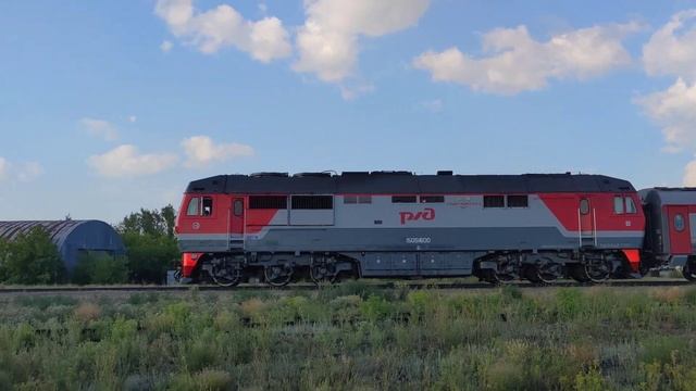 Тэп70БС-200 стартует со станции Славгород с туристическим поездом после 7ми часовой стоянки смотреть онлайн