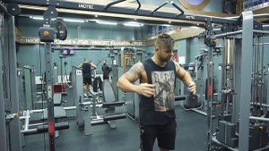 Тренировка со сломанной рукой. Breast workout with a broken arm. Что делать если сломана рука.