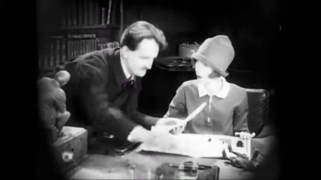 Ваша знакомая (1927). Платье в стиле Шанель.
