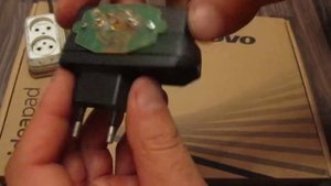 Светильник из зарядки мобильного телефона.