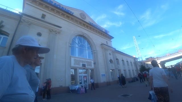 Приезд на вокзал Караганды из Агадыря на электропоезде летом 2021 года