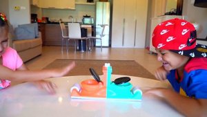 Что ПРОИЗОШЛО в БАССЕЙНЕ? Почему Камиль НЕ ХОЧЕТ ИГРАТЬ в Куклы?