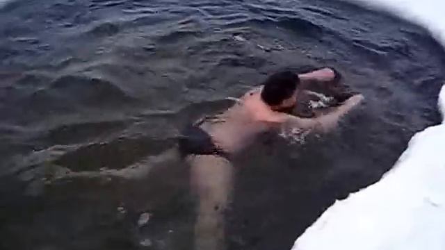 Моржи Митино-Winter Swimming in Russia) - Moscow time-2013 смотреть онлайн