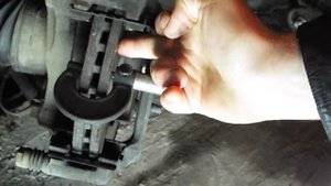 Проверка толщины тормозных дисков и колодок Круз, Авео Т300, Астра J