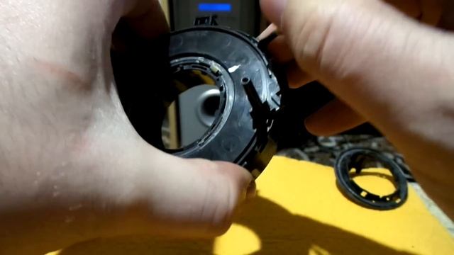 Разборка шлейфа руля (контактное кольцо руля) Skoda Octavia 1.6 (1J0959653E) смотреть онлайн