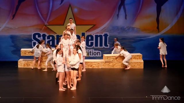 Thriller-X - Large Group Acro смотреть онлайн