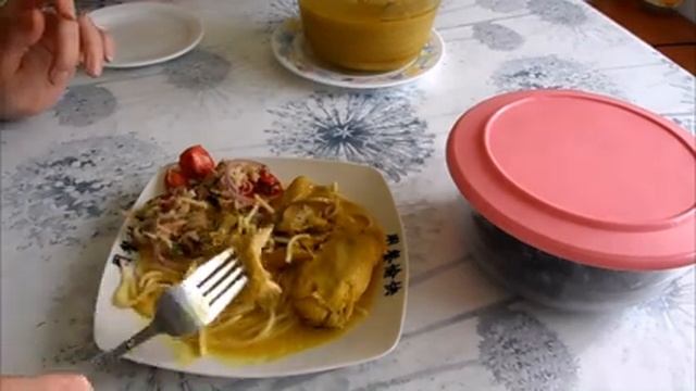 Готовлю куриное мясо в соусе на кокосовом молоке, вкус совсем необычный, нежный, зависит от приправ смотреть онлайн