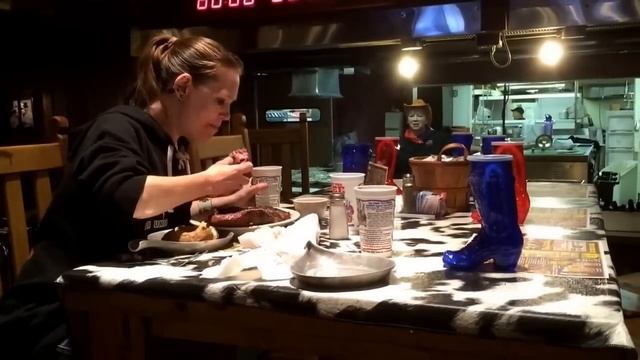 Molly Schuyler vs The Big Texan 72 oz steak challenge x 2 смотреть онлайн