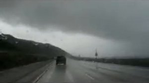 Девушка пела в церковном хоре.