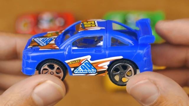 Пластиковые гоночные автомобили