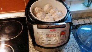 Диета. Стол 5. Гречневые колобки с салатом из свёклы.