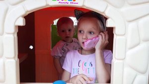 Для малышей. Детские песенки. Песенка на русском языке Дождик Дождик Emily Family Show